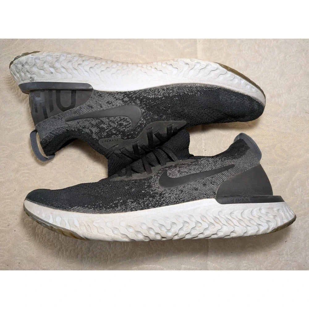 Nike Epic React Flyknit Women's Size 9 Running Shoes Black Gray